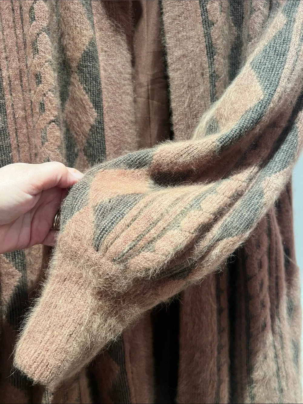 Vintage-Women's Knit & Lined Cardigan Sweater - Tan & Charcoal 65% Angora - Picture 4 of 12